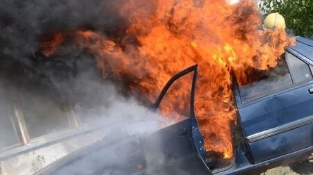 Ужасяващ инцидент! Кола пламна в движение в Монтана, изправи огнеборци накрак