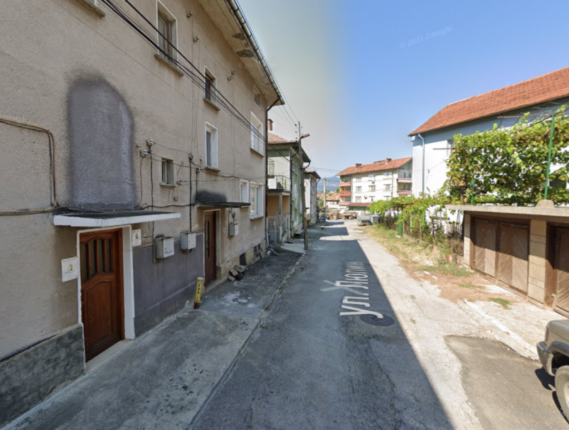 Частен съдебен изпълнител продава на търг 2 я етаж от къща