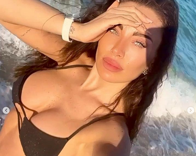 Една от бившите на Роналдо показа сексапил от Ибиса /снимки/