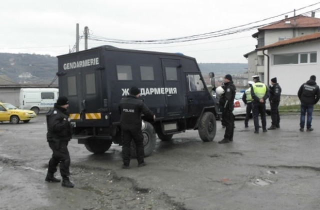 Между 9 и 17 часа вчера служители на полицията в