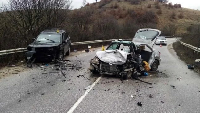 66 годишна жена загина при челна катастрофа между джип и лека