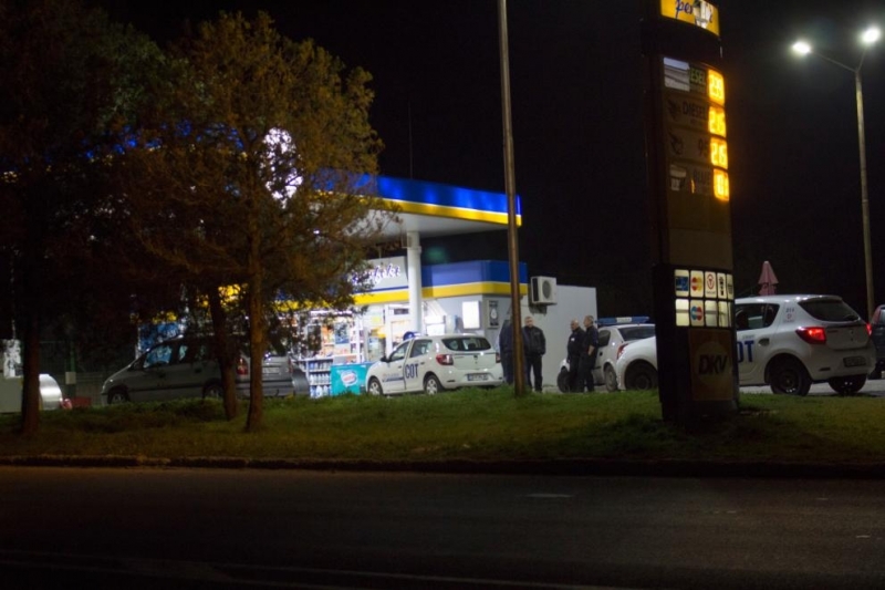 Полицията издирва двама мъже отнели сума пари от бензиностанция след