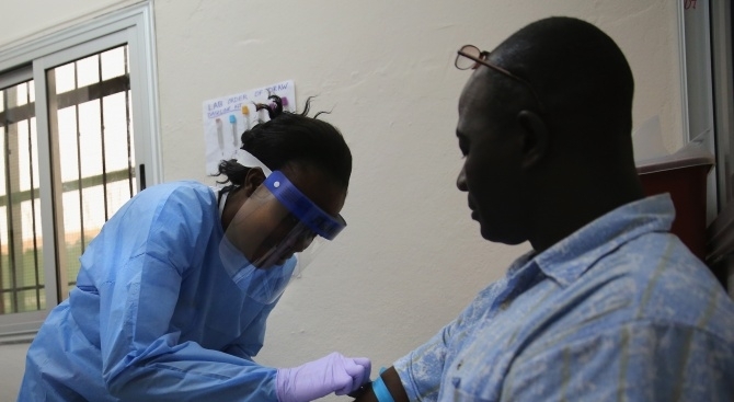 Починалите вследствие на продължаващата от година епидемия от ебола в