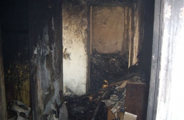 Полицията издирва 25 годишен мъж за палеж на апартамент в Бургас