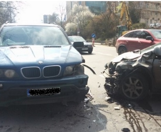 Полицай с личен автомобил е катастрофирал на кръстовище във Видин