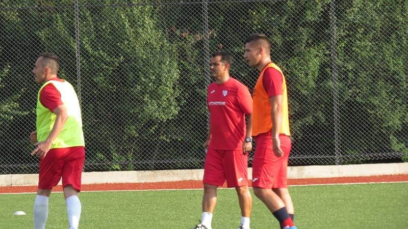 Двама футболисти на Кариана Ерден имат здравословни проблеми и могат