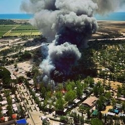 Близо 500 огнеборци се борят с горски пожари избухнали в