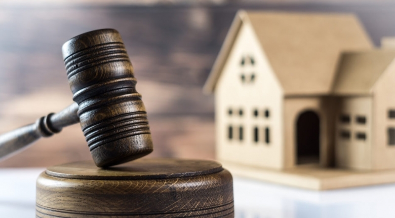Частен съдия изпълнител обяви за публична продан къща с парцел