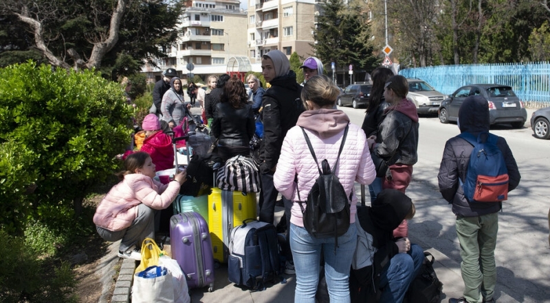 Решението на Министерския съвет бежанците да бъдат преместени в държавни