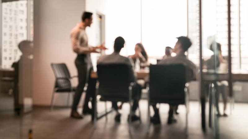 В публикацията си Разходи за труд и работна заплата –