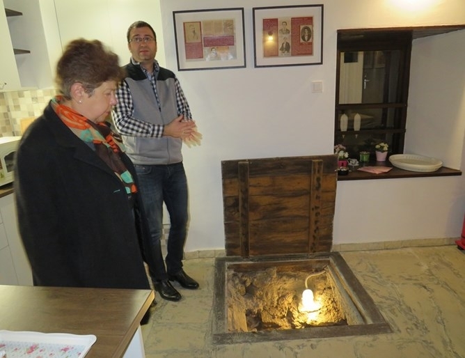 Четирима приятели юристи и техните половинки възстановиха къщата на Христо