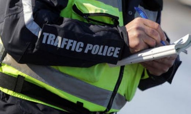 Полицейски служители са заловили неправоспособен шофьор зад волана в село