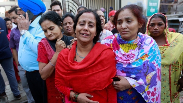 Най малко 61 души са загинали а 72 ранени след като