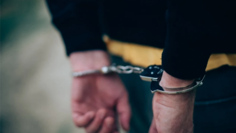 Трима души са задържани след сделка с наркотици в град Левски, съобщиха