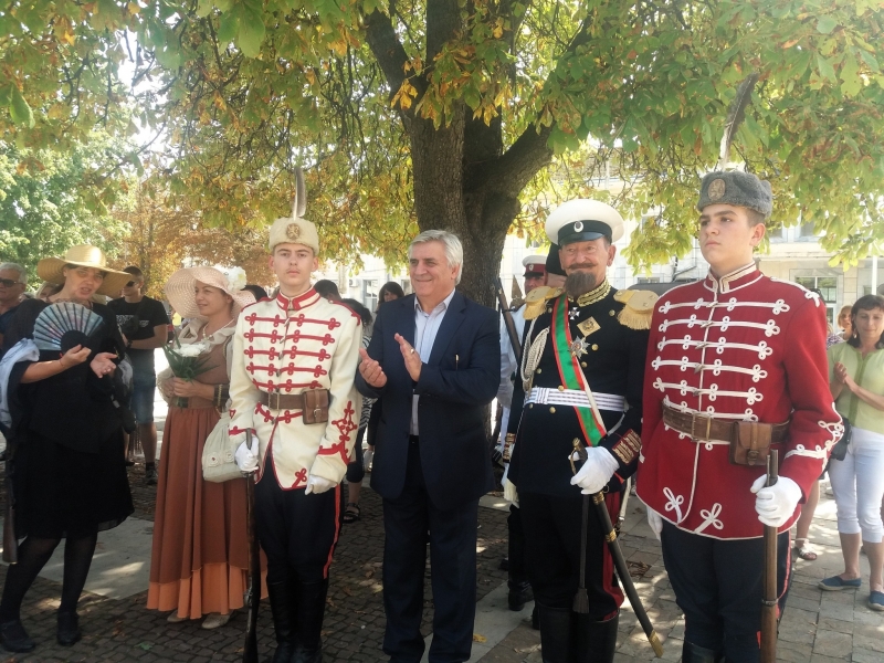Историческа възстановка украси честването на Деня на Независимостта на България в Мездра
