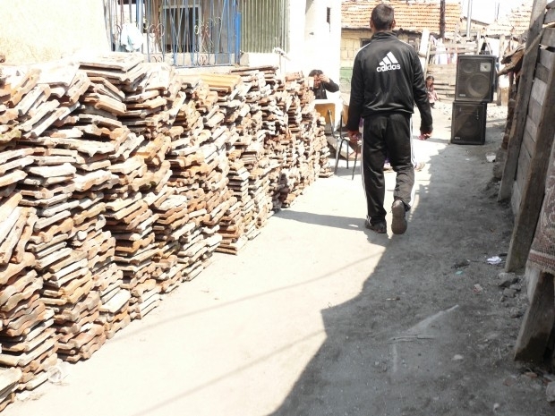 Служители на община Бургас предотвратиха продажбата на 14 годишно дете зад