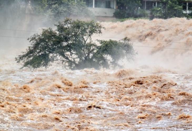 Свличане на земни маси дължащо се на силните дъждове е