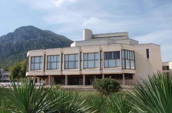 Врачанският драматично куклен театър открива коледната си програма от днес