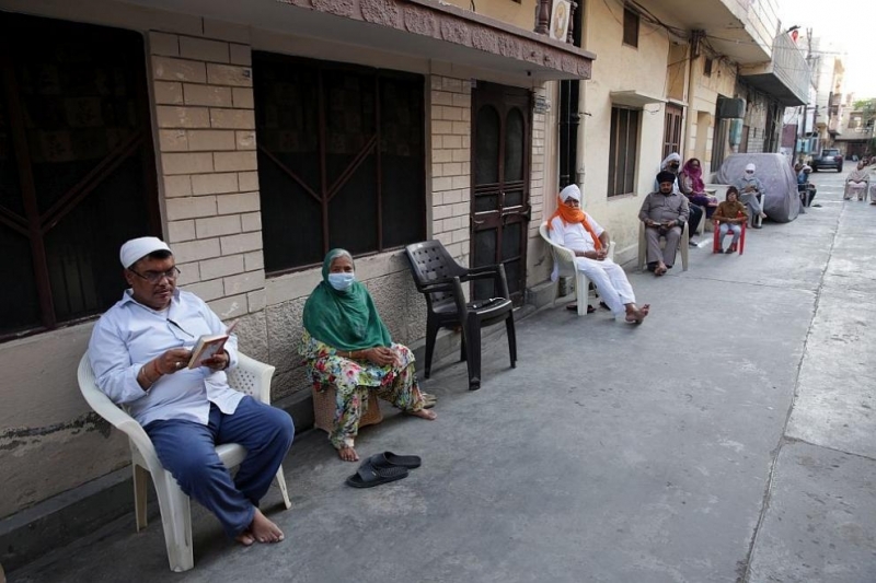 Индийският премиер Нарендра Моди призова индийците да изгасят светлините в домовете