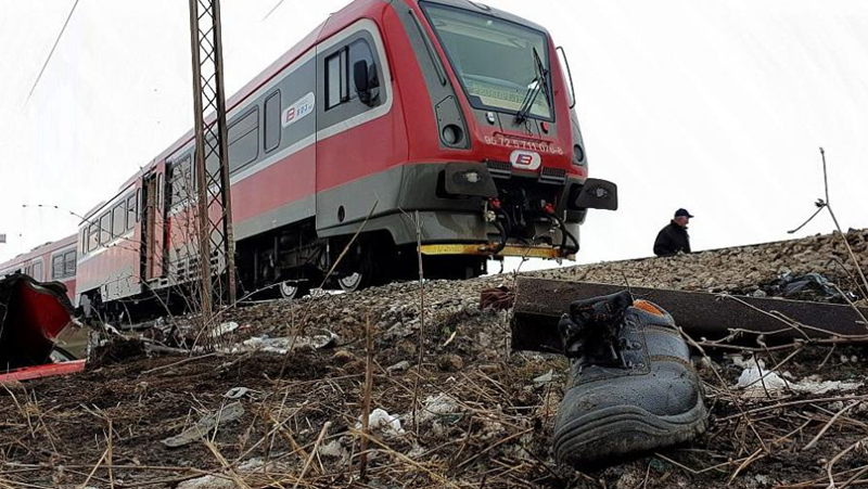 Влак движещ се по път 2 в междугарието Калояновец