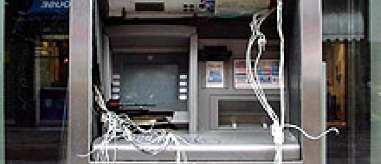 Бегълците от затвора в Стара Загора са двама от тримата