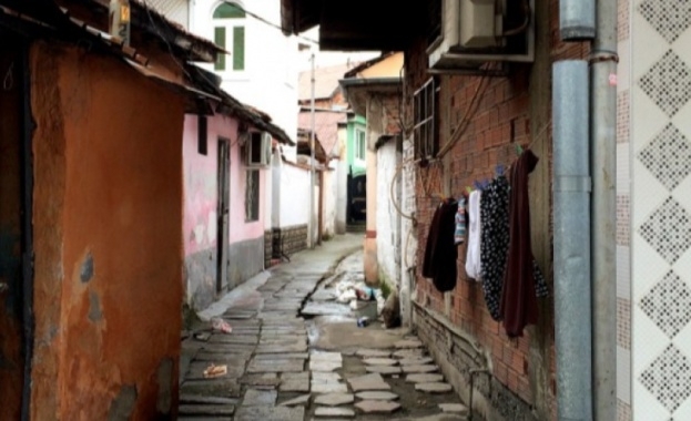 Две жени от едно семейство в Аджисан махала в Пловдив