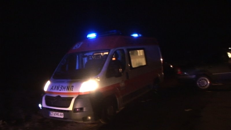 Кръв на пътя! Жена помете дядо в Бяла Слатина, вкара го в болница /снимка/