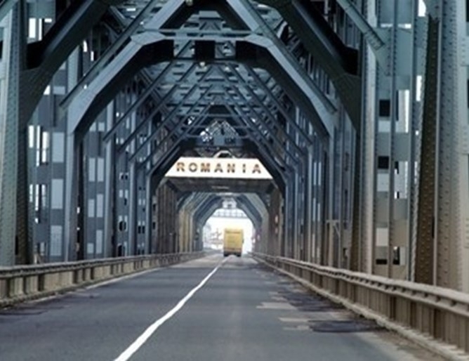 Двама наркотрафиканти влизат в затвора за опит да пренесат 50