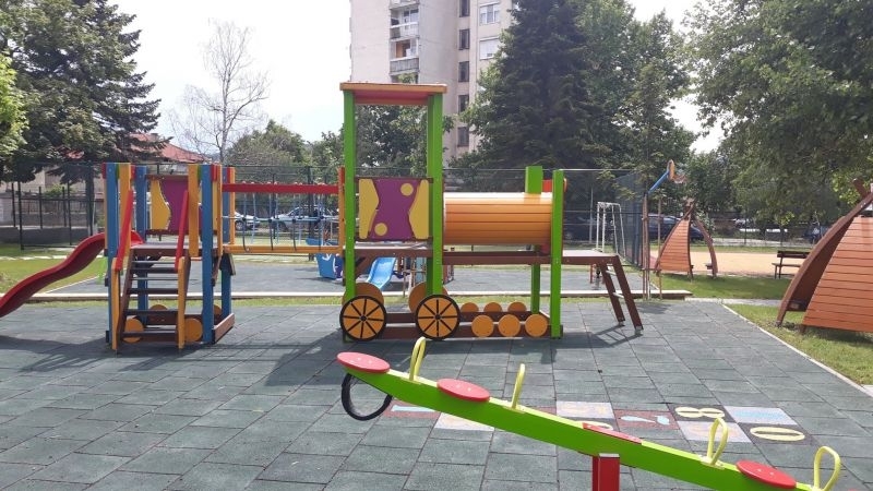 Столична община обяви 13 102 свободни места за прием в