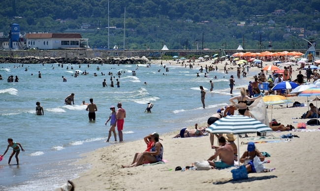 Днес ще бъде предимно слънчево В Източна България ще духа