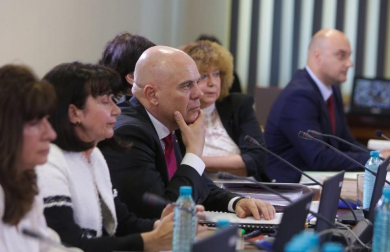 Шестима членове на прокурорската колегия внесли първото искане за предсрочно