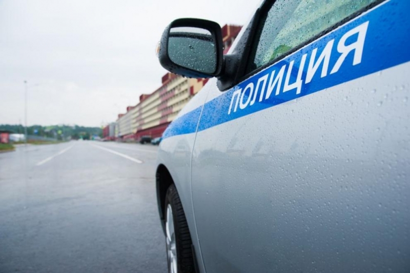 Най малко двама души са загинали при срутване на стена от