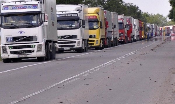 Движението на камионите над 12 тона по автомагистралите и най-натоваренитe