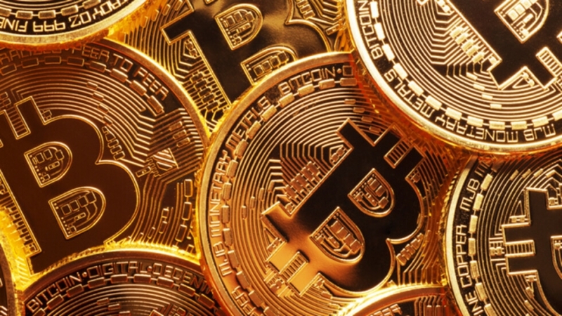 Биткойнът поевтиня с 8 5 на сто до 55 685 долара