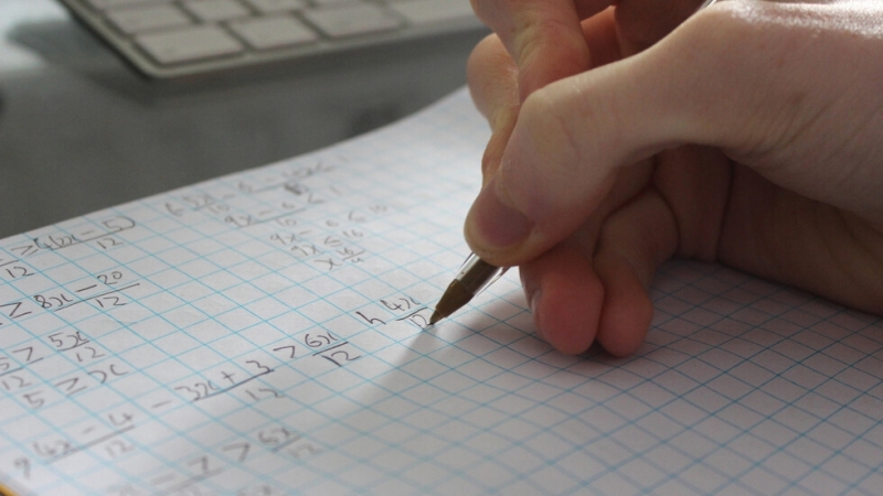 Гаф с формулите на външното оценяване по математика удължи изпита