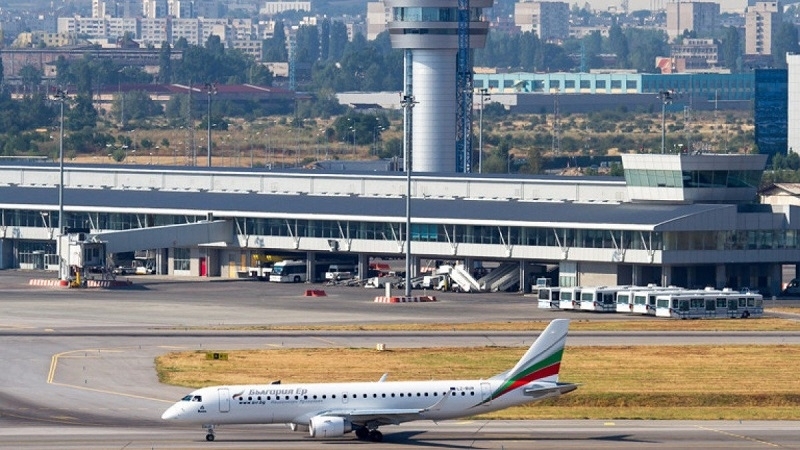 Чартърен полет на пакистанска авиокомпания е кацнал аварийно в София,