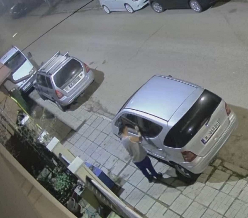 Полицията с помощта на записи от видеокамери е заловила крадеца