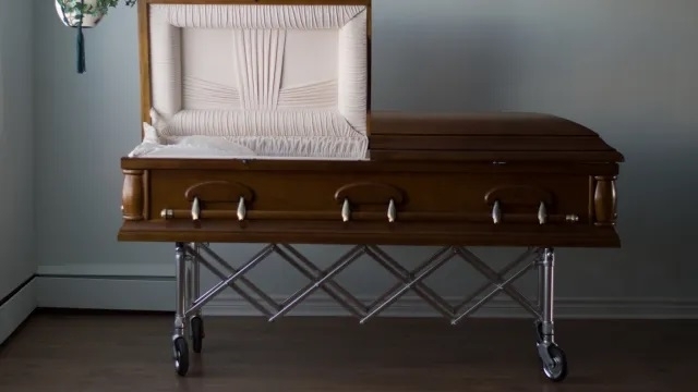 Жена се оказа жива малко преди да я погребат 76 годишната Бела