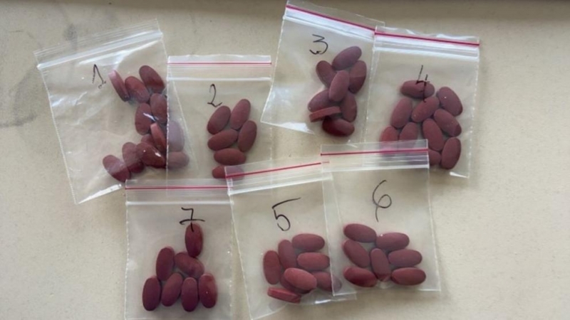 Близо 12 кг таблетки които при първоначален химически тест реагират на сексуален стимулант