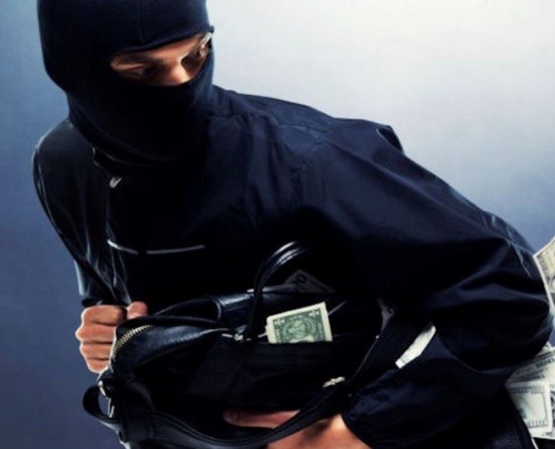 Мъж отмъкна каса от фризьорски салон в центъра на София