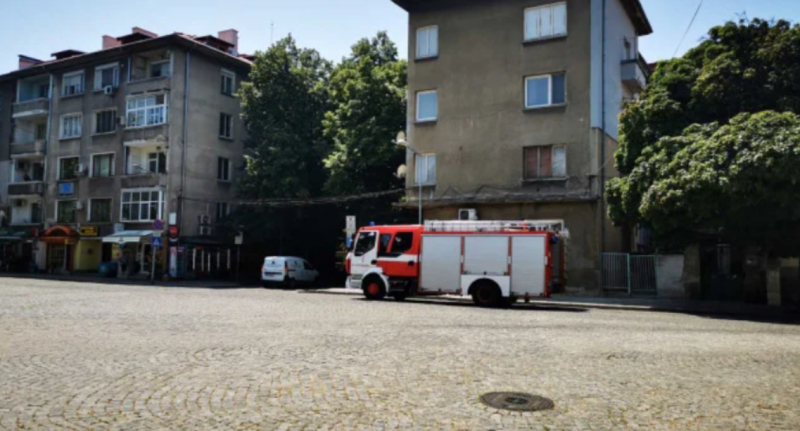 Живущите в сграда в Пловдив са били евакуирани заради горящ покрив