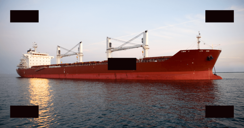 Товарен кораб плаващ под турски флаг се удари в мина