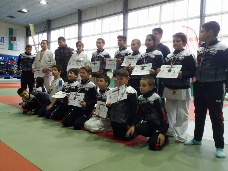 Джудистите на Чавдар 2015 се прибраха в Бяла Слатина с