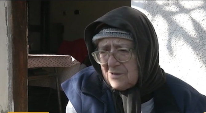 Възрастна жена от Ловешко остана на улицата без дом и