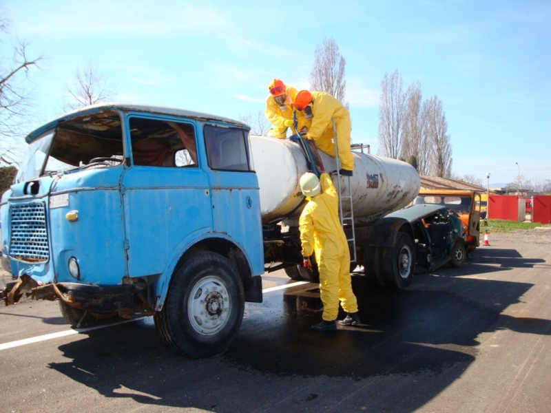 96 пожарникари и спасители преминават обучение на новите полигони на