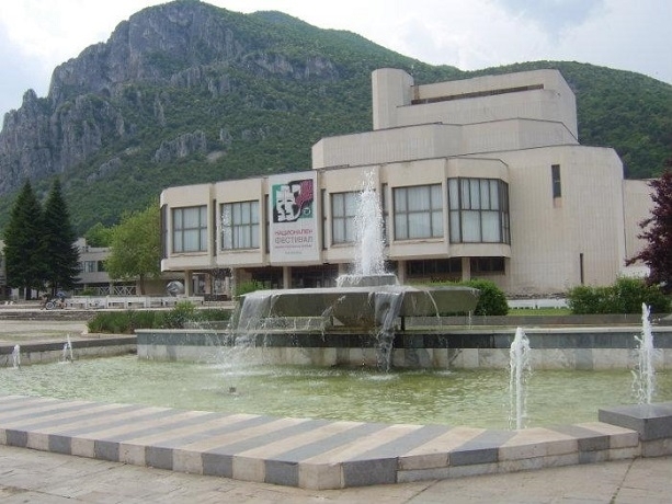 Двама са кандидатите за директор на врачанския Драматично куклен театър става