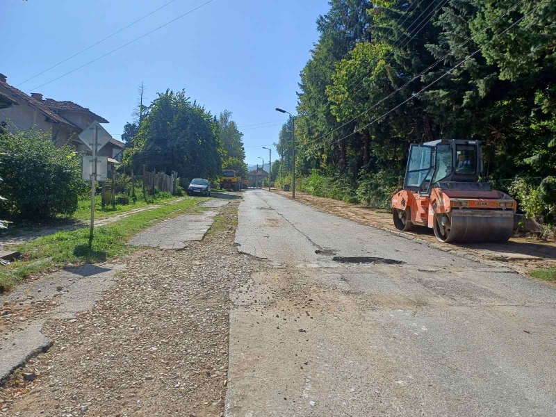 Започна асфалтиране на 3 улици в Берковица /снимки/
