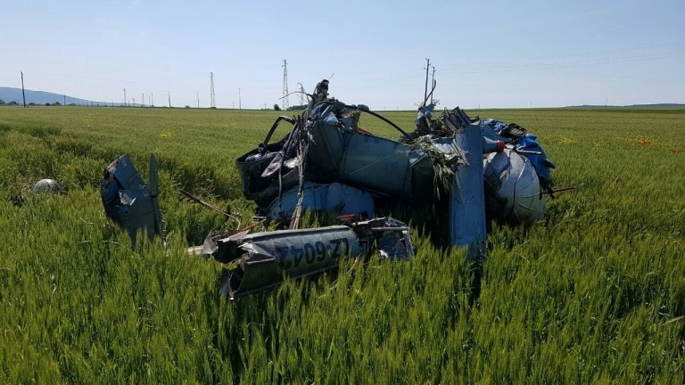 Хеликоптер е паднал в района на летище Пловдив тази вечер