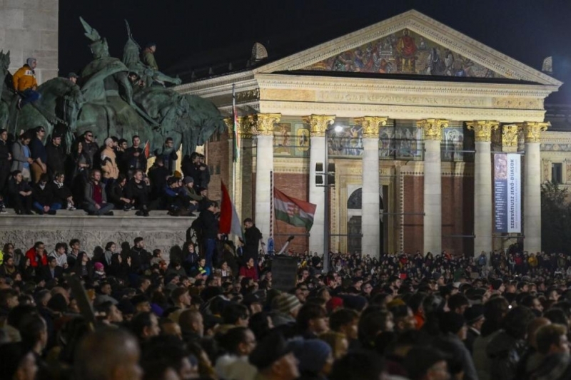 Десетки хиляди хора протестираха в петък вечер в унгарската Будапеща