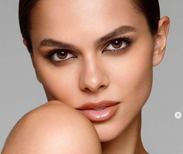 Прелестната Вики Одинцова напомни за страхотното си тяло със снимки